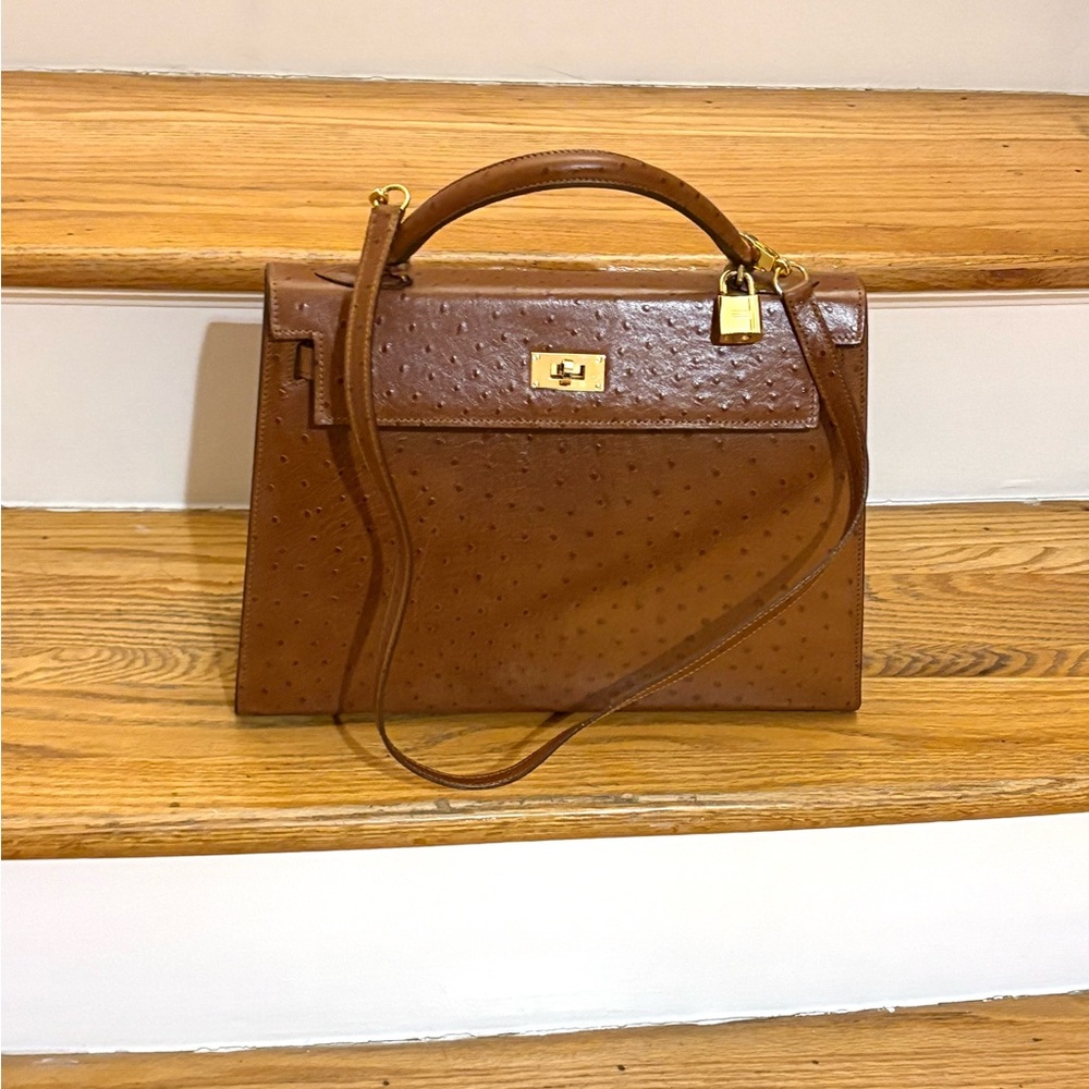 Elegant Brown Handbag - Picture 2 of 11